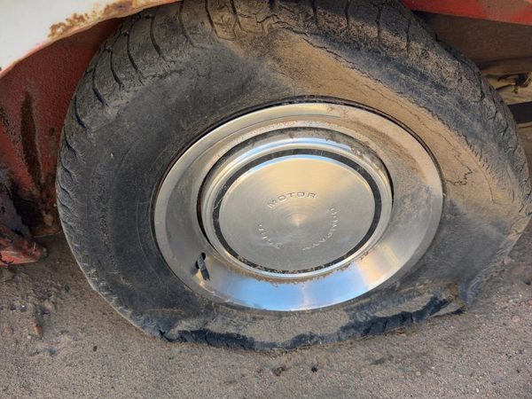 1976 LH Ford Maverick Wheel Cover 8-slot D3DZ1130A — photo 4