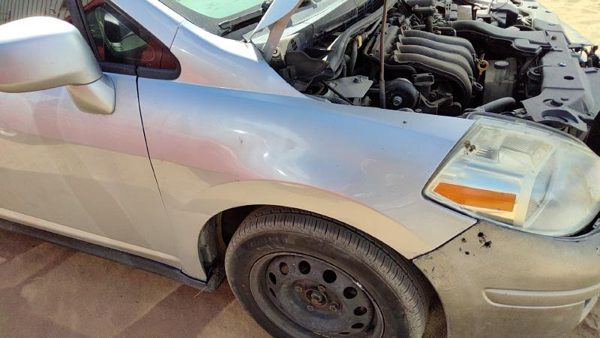 2007-2011 Nissan Versa Passenger Right Front Fender Oem Silver K23 Fca00El0Aa — photo 2
