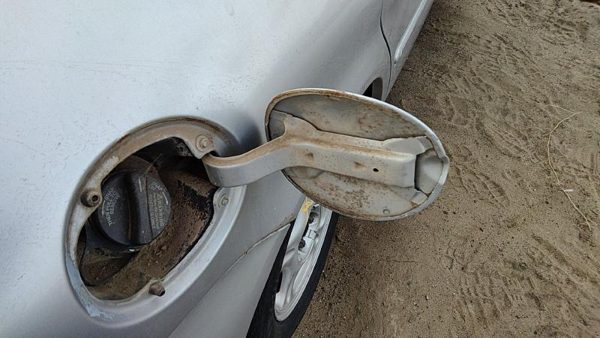 96-99 Ford Taurus Fuel Tank Door With Hinge Gas Lid Oem Filler Silver Ts — photo 5