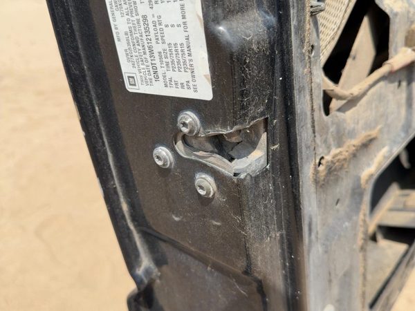 1995-2005 Chevy S10 Blazer Driver Left Front Door Latch With Rods/Cables Oem — photo 4