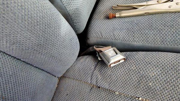 83-88 Ford Ranger Passenger Right Front Seat Belt Buckle Receiver Oem Blue — photo 2