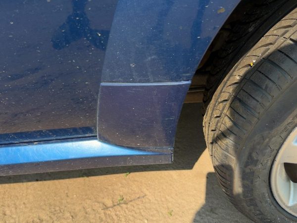 04-05 Vue Redline Driver Left Rear Moulding From Door Oem Back Pacific Blue 91U — photo 1