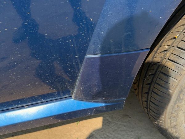 04-05 Vue Redline Driver Left Rear Moulding From Door Oem Back Pacific Blue 91U — photo 4