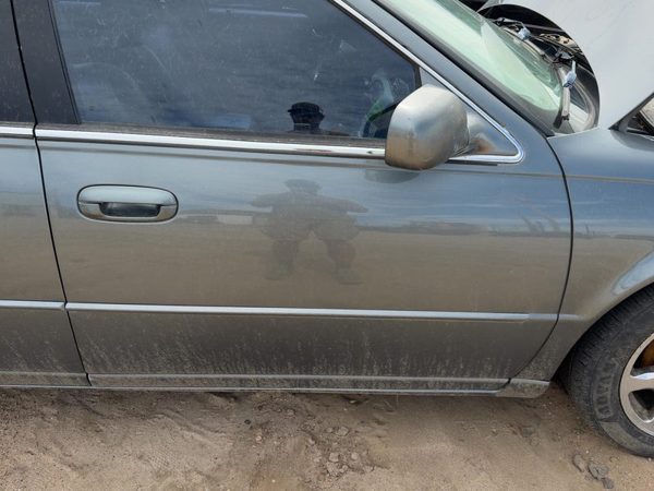 2003 Cadillac Seville Front Door RH Thunder Gray 88U — photo 2