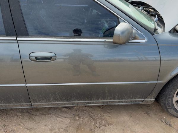 2003 Cadillac Seville Front Door RH Thunder Gray 88U — photo 3