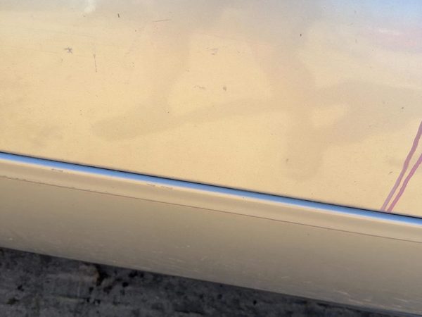 2005 Cadillac Deville Front Door Moulding RH Platinum 67U — photo 4