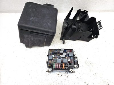 2001 Chevy Tahoe Engine Fuse Box 5.3L