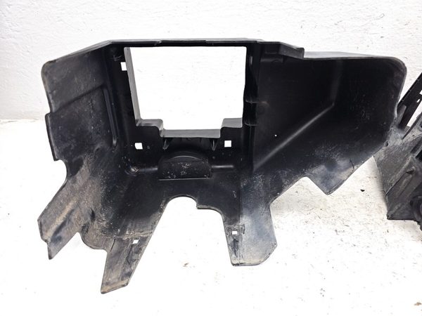2001 Chevy Tahoe Engine Fuse Box 5.3L — photo 7