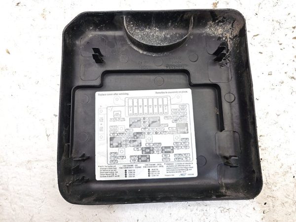 2001 Chevy Tahoe Engine Fuse Box 5.3L — photo 6