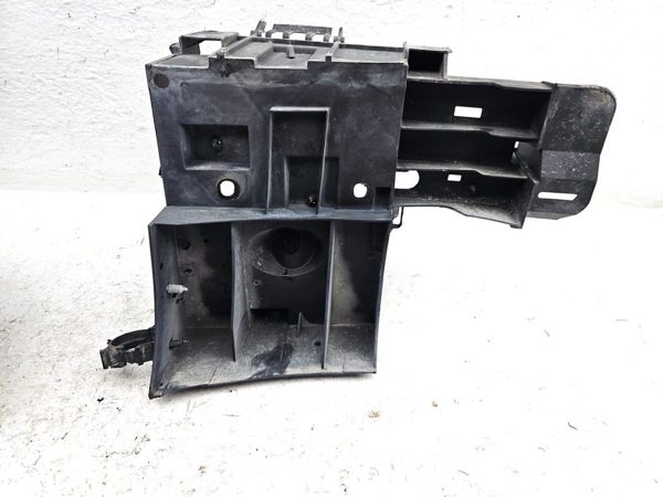 2001 Chevy Tahoe Engine Fuse Box 5.3L — photo 8
