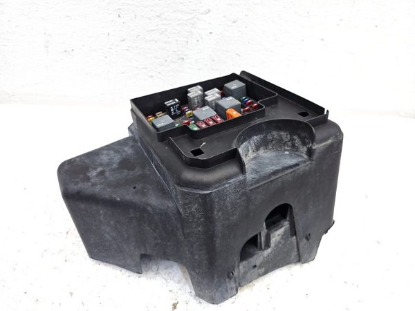 2001 Chevy Tahoe Engine Fuse Box 5.3L — photo 10