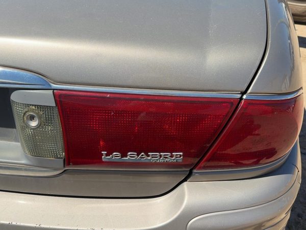 01 Lesabre Center Tail Light License Plate Trim Surround Panel Oem Middle Lamp — photo 3