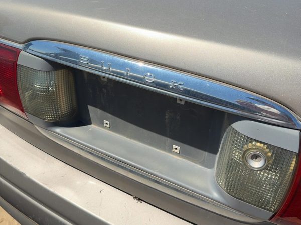01 Lesabre Center Tail Light License Plate Trim Surround Panel Oem Middle Lamp — photo 5