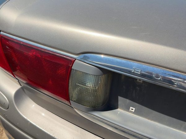 01 Lesabre Center Tail Light License Plate Trim Surround Panel Oem Middle Lamp — photo 9