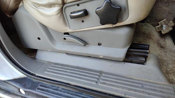2000-2006 Chevy Suburban Passenger Right Side Seat Trim Panel Oem 922 Light Gray — photo 1