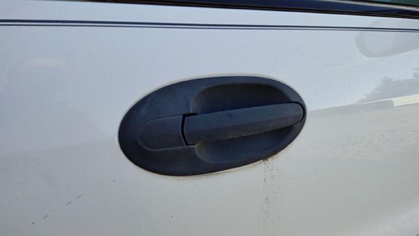 2007 Ford Freestar Outside Door Handle RH — photo 4