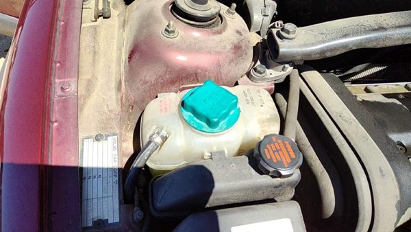 2001 Volvo V70 Coolant Recovery Bottle Xc — photo 2