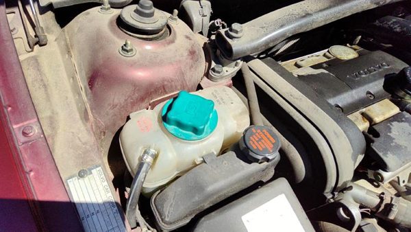 2001 Volvo V70 Coolant Recovery Bottle Xc — photo 6
