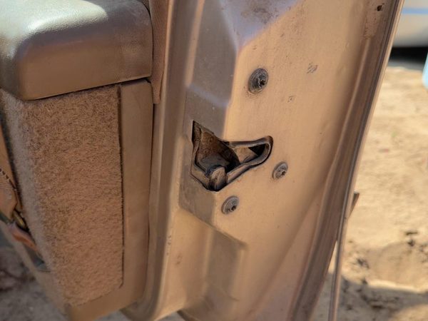 90-96 Century Passenger Right Front Door Latch With Rods/Cables Oem 4-Door Sedan — photo 3