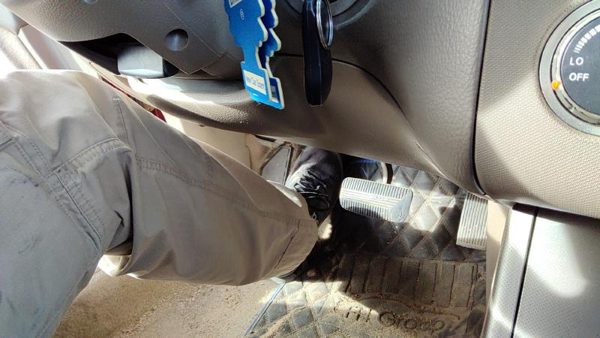 2005-2006 Nissan Altima Lower Dash Under Column Knee Bolster Trim Panel Blond C — photo 5