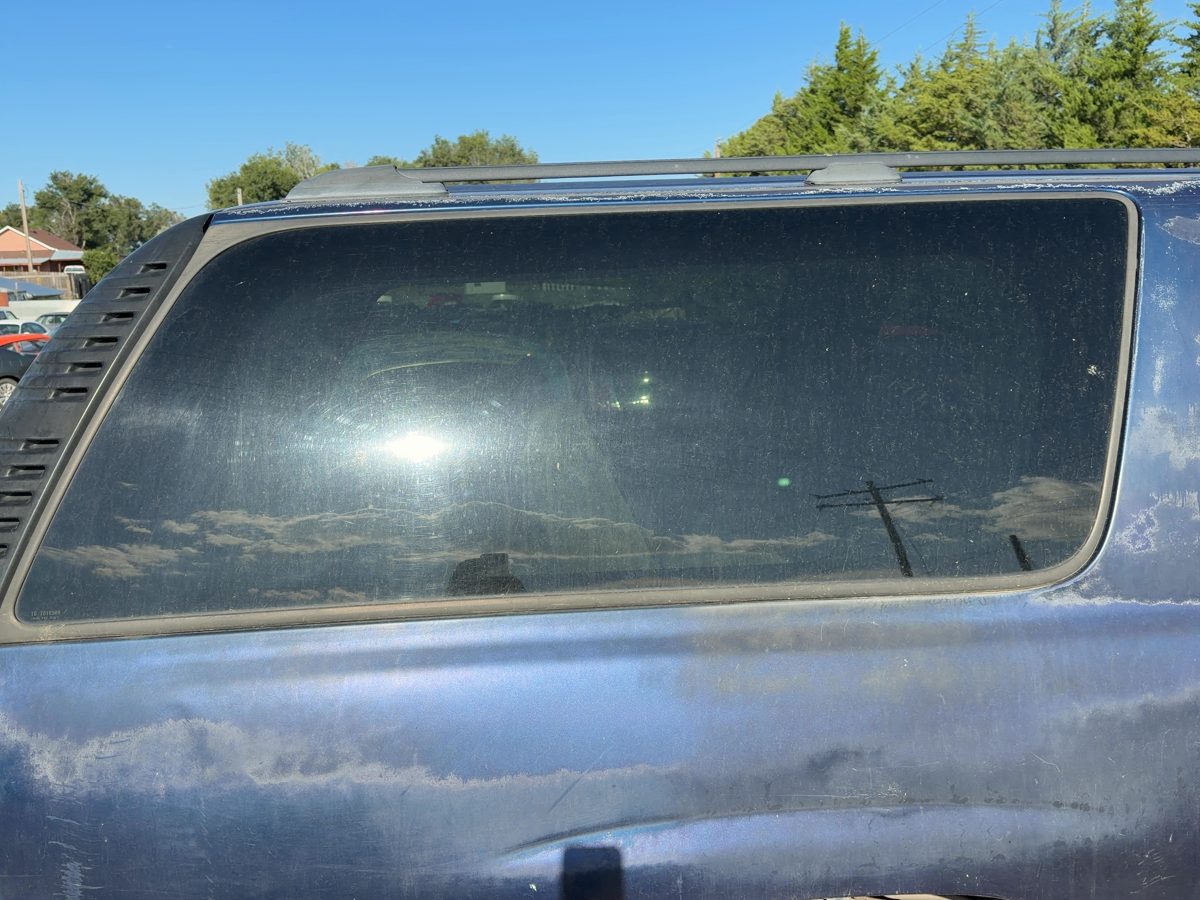 00-06 Suburban Passenger Right Rear Quarter Glass Back Side Window Privacy Tint