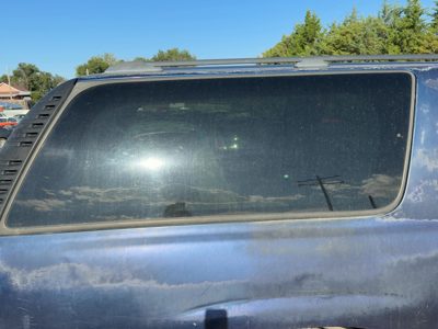 00-06 Suburban Passenger Right Rear Quarter Glass Back Side Window Privacy Tint