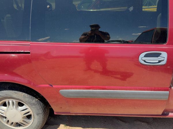 2003 Chevy Venture Rear Door RH Redfire 72U — photo 3
