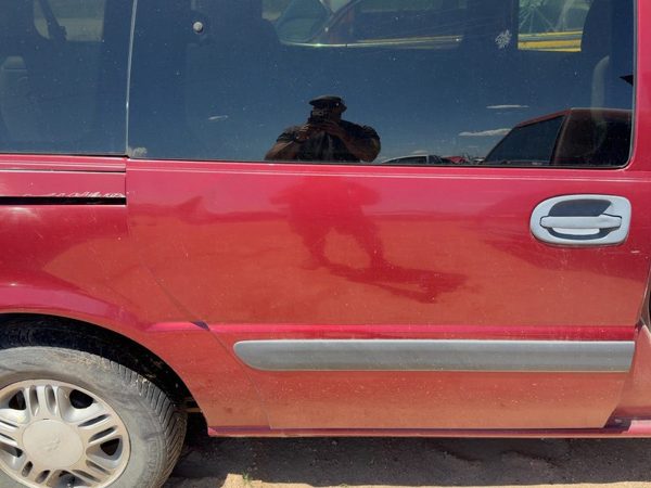 2003 Chevy Venture Rear Door RH Redfire 72U — photo 2