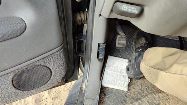 95-00 Chevy Suburban Driver Left Lower Kick Trim Panel Oem Gray 132 — photo 5