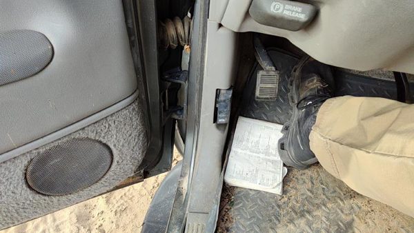 95-00 Chevy Suburban Driver Left Lower Kick Trim Panel Oem Gray 132 — photo 6