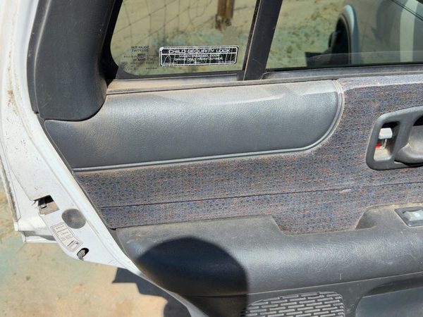 98-03 S10 Blazer Driver Left Rear Door Trim Panel With Switches Back Graphite — photo 4