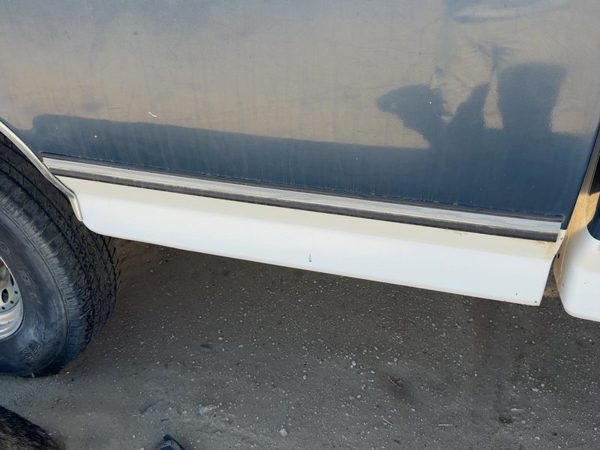 1992 Ford F250 Passenger Right Rear Moulding On Front Of Box Oem — photo 1