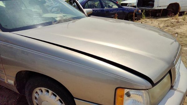 1999 Cadillac DeVille Hood 46A Beige Hail — photo 3