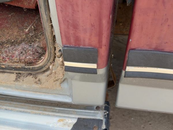1987-1991 Ford F150 Driver Left Rear Moulding On Cab Corner Oem — photo 4