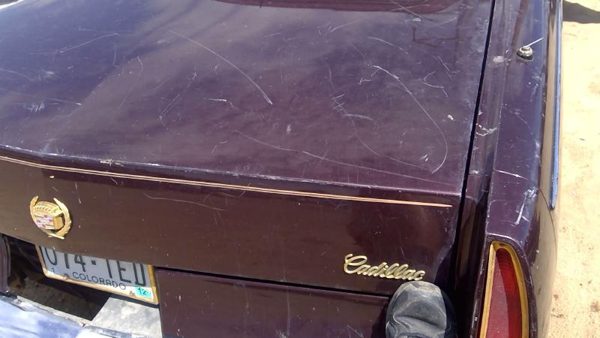 1993 Cadillac Fleetwood Trunk/decklid/hatch/tailgate Maroon — photo 2