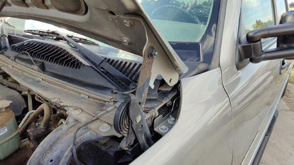 2002 GMC Sierra 2500 HD Hood Hinge RH Pewter Metallic 11U — photo 2
