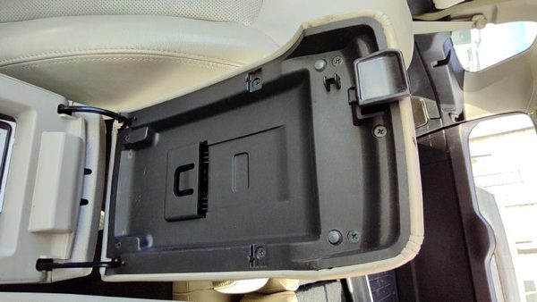 10-14 Legacy Outback Center Console Lid Only Arm Rest Fold Down Wil Warm Ivory — photo 4