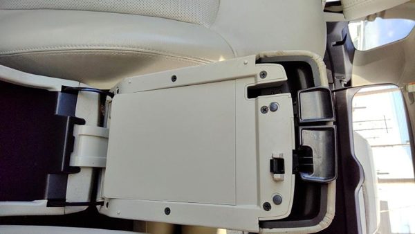 10-14 Legacy Outback Center Console Lid Only Arm Rest Fold Down Wil Warm Ivory — photo 6