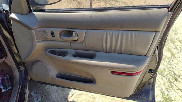 01-04 Buick Regal Passenger Right Front Door Trim Panel With Switches Tan 525 — photo 1