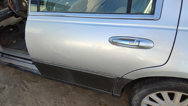 2003 Lincoln Town Car Rear Door LH Silver — photo 3