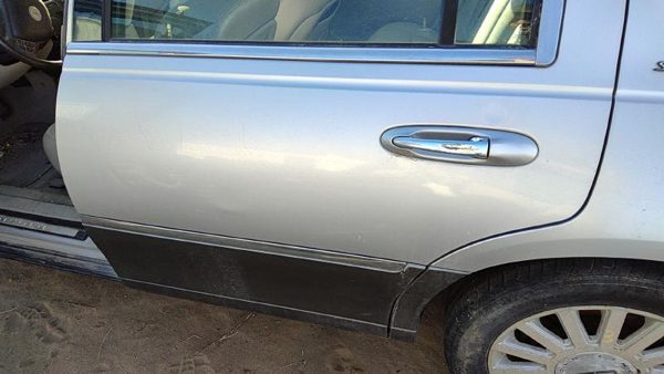 2003 Lincoln Town Car Rear Door LH Silver — photo 1