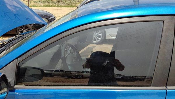 2009-2013 Toyota Corolla Driver Left Front Side Window Door Glass Oem 6810202281 — photo 4