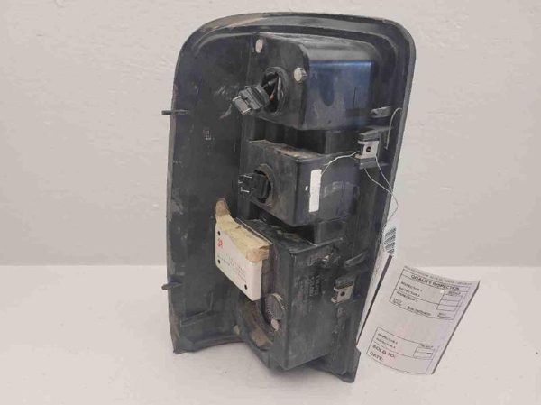 2004-2006 Chevy Tahoe Passenger Right Tail Light Brake Lamp Oem Rear 15832092 — photo 2