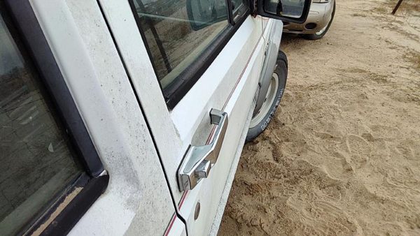 1992 Jeep Cherokee Front Door RH White — photo 2