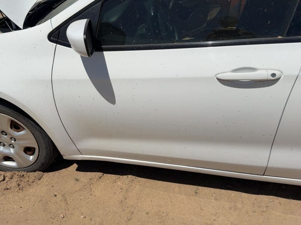 2013 Dodge Dart Front Door LH White PW7 — photo 1