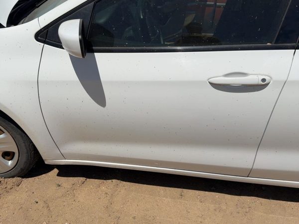 2013 Dodge Dart Front Door LH White PW7 — photo 2