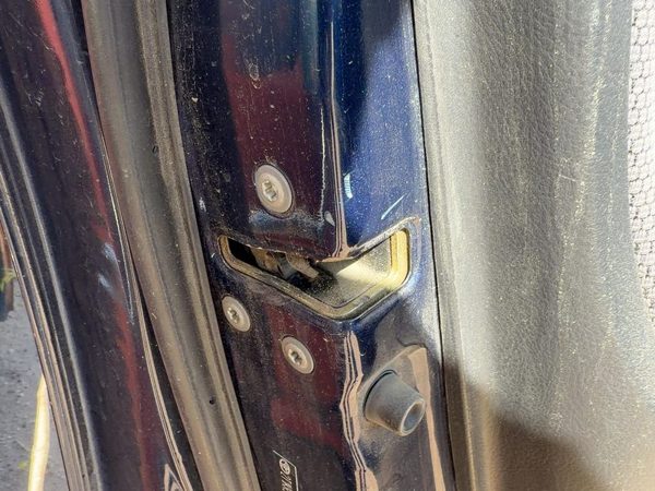 2003-2008 Toyota Matrix Xr Driver Left Front Door Latch With Rods/Cables Oem — photo 2