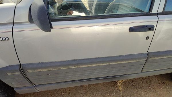 1994 Jeep Grand Cherokee Front Door LH Silver — photo 3