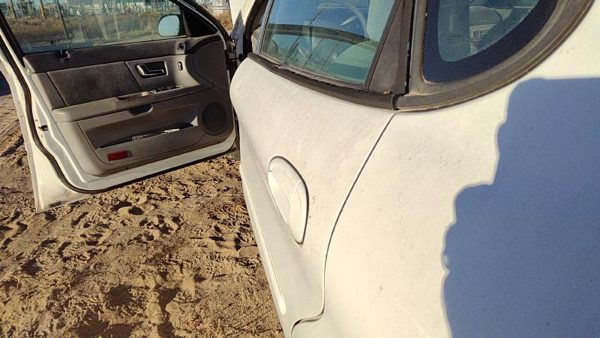 2000 Ford Taurus Rear Door LH White 2F1Z5424631AA — photo 3