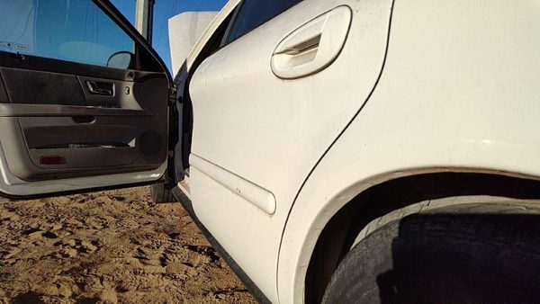 2000 Ford Taurus Rear Door LH White 2F1Z5424631AA — photo 5